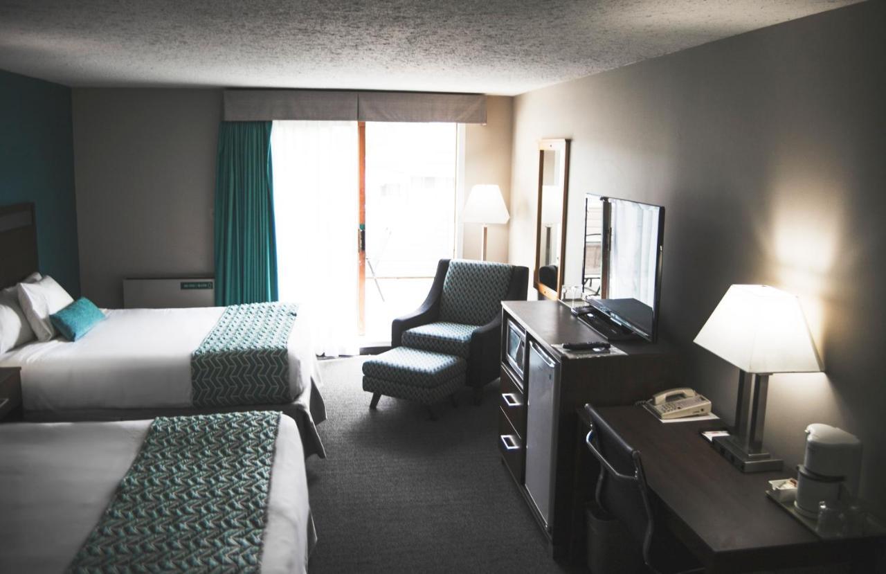 Hotel Ramada By Wyndham Quesnel Exterior foto